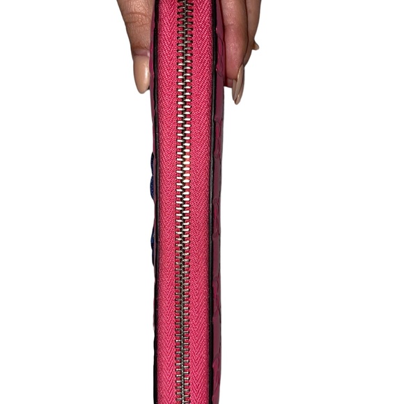 GUCCI PINK GUCCISSIMA NEW YORK YANKEES ZIP AROUND WALLET - Picture 3 of 8